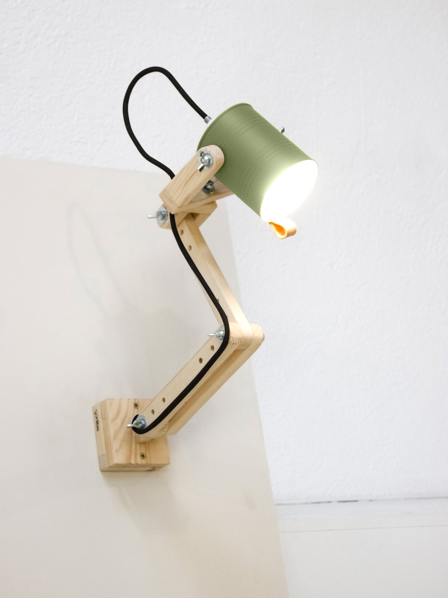tamano=m&color=verde-bonsai&acabado-de-madera=natural&color-de-cable=negro|2ec43cc219ae9f174a5c1a318b09fe8e