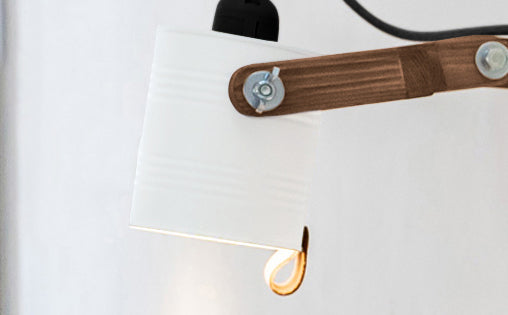 crop=color&tamano=s&color=blanco-mate&acabado-de-madera=cafe&color-de-cable=negro|21340ead895d4a02d21c3776ce26718b