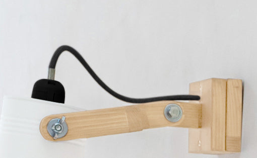 crop=color-de-cable&tamano=s&color=blanco-mate&acabado-de-madera=natural&color-de-cable=negro|df0a9745259fa2b4a00baa52b8de8e52