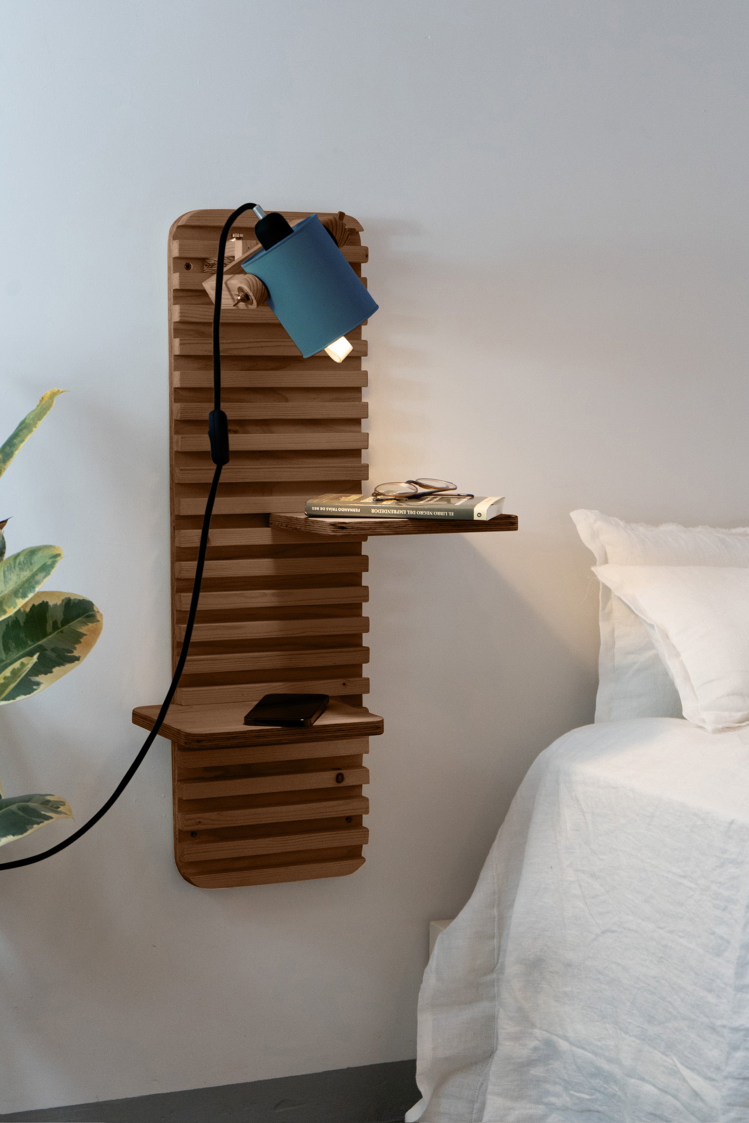 color=azul-oscuro&acabado-de-madera=cafe&color-de-cable=negro|8fe1aa7b98432eb0df2ad480cf6e0819