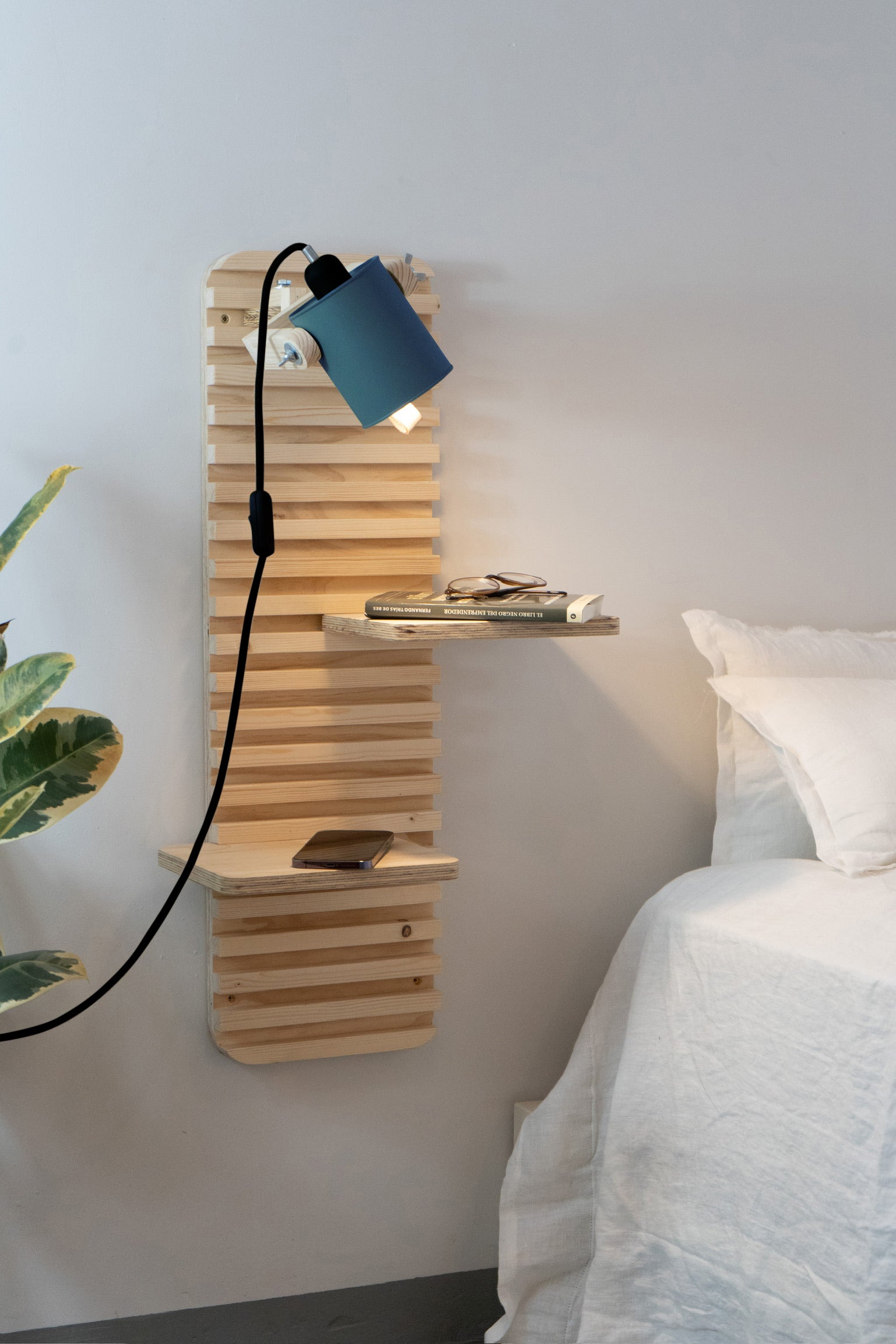 color=azul-oscuro&acabado-de-madera=natural&color-de-cable=negro|59262782e44c842402a56d557b1959c3