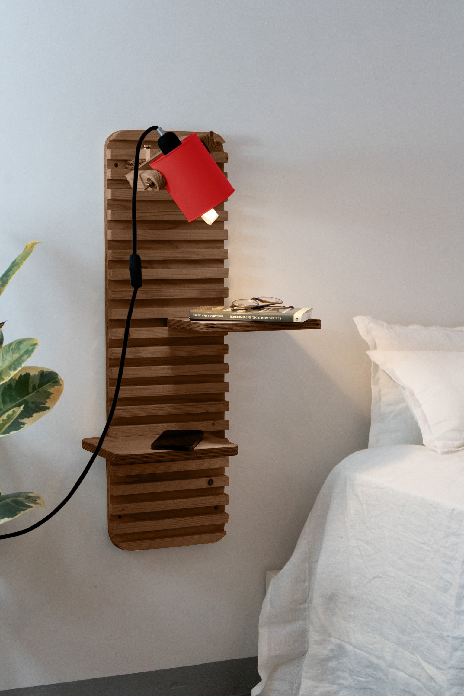 color=rojo-claro&acabado-de-madera=cafe&color-de-cable=negro|5b24cd50c6bc4e2351f5cd795b0d6e1a