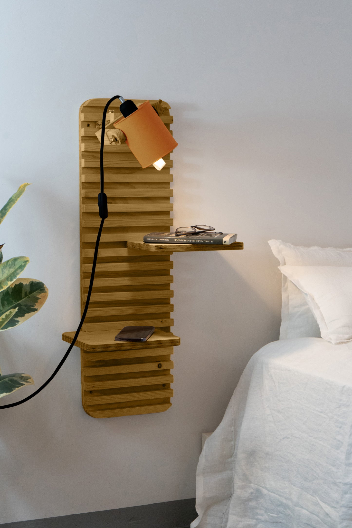 color=terracota&acabado-de-madera=caramelo&color-de-cable=negro|913d3419eaaec2b871ad4fb18878c297