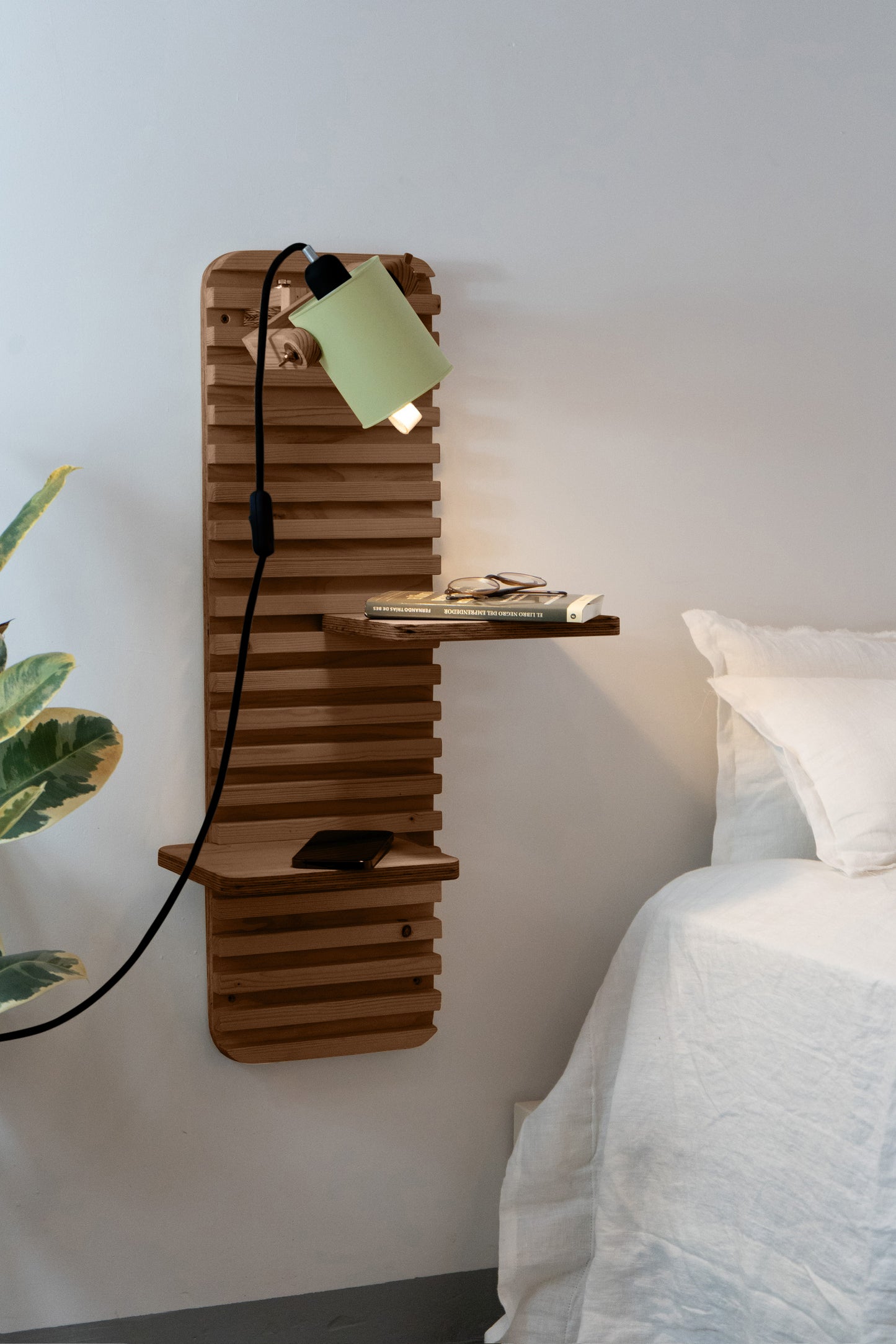color=verde-bonsai&acabado-de-madera=cafe&color-de-cable=negro|1ad252f80bfef6f4b269b19a81fc709a