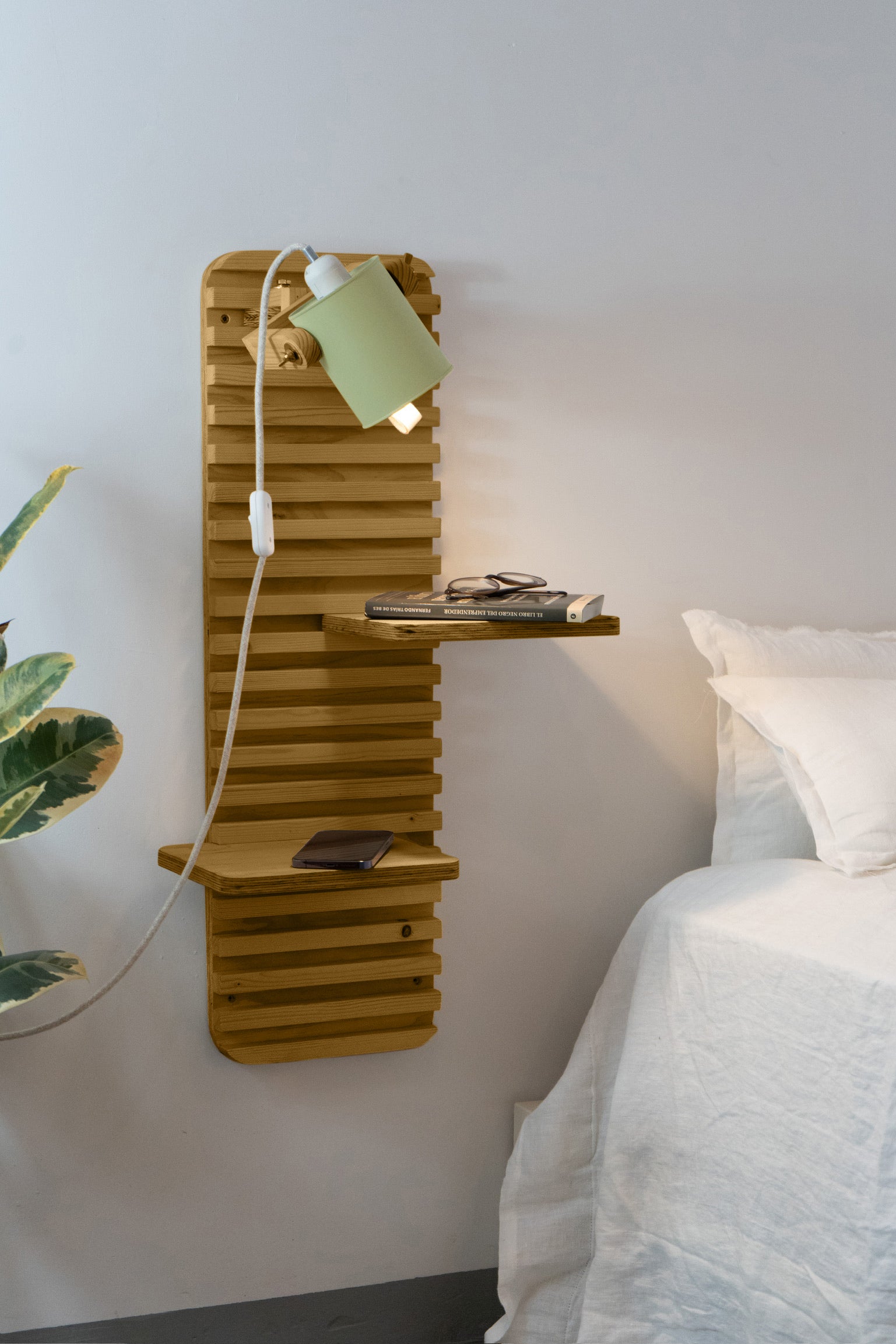 color=verde-bonsai&acabado-de-madera=caramelo&color-de-cable=beige|ee5e2ed845344aa9078b83994c585a9c