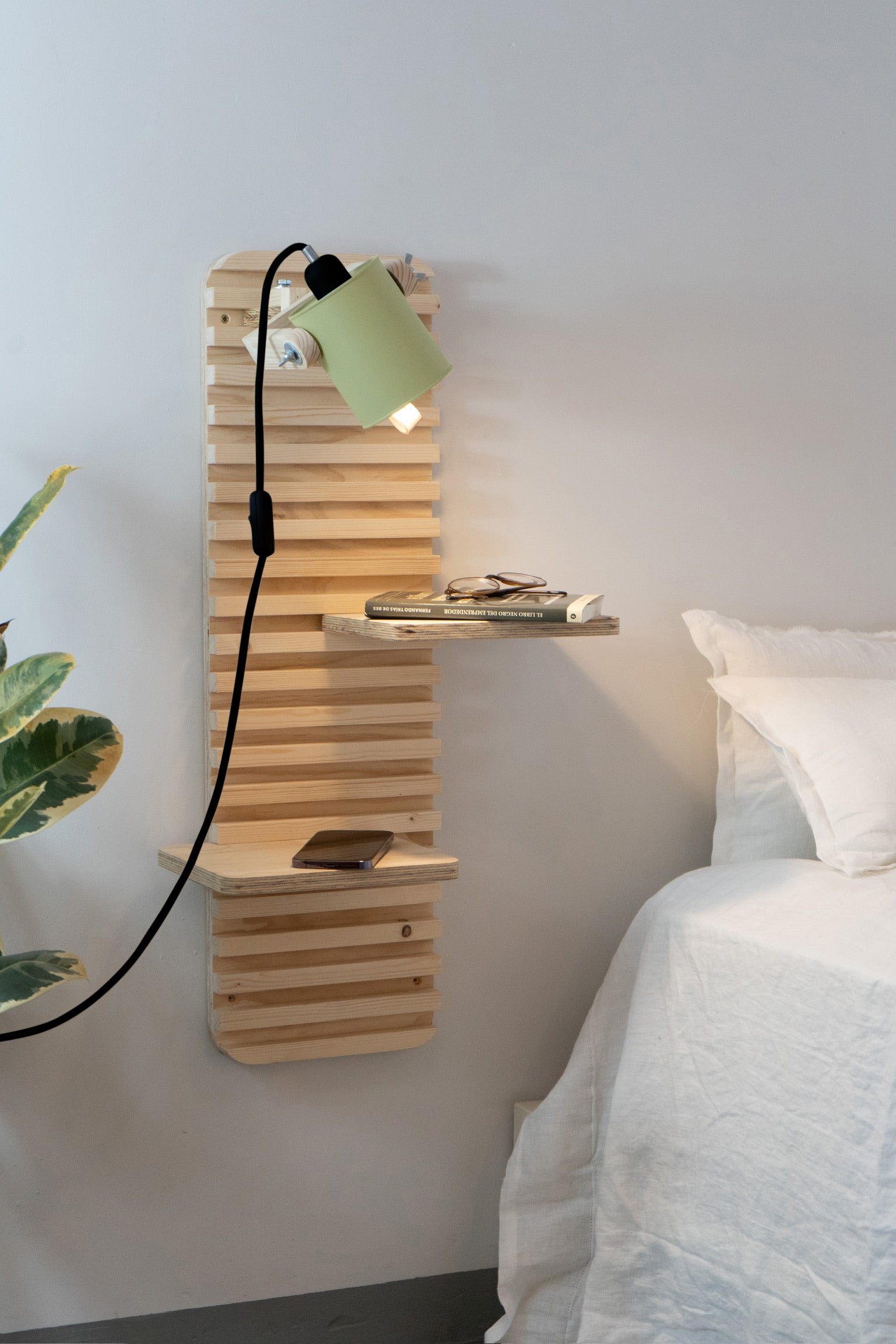 color=verde-bonsai&acabado-de-madera=natural&color-de-cable=negro|36b3b6a3014d04e4f2ec60752fd64e3d