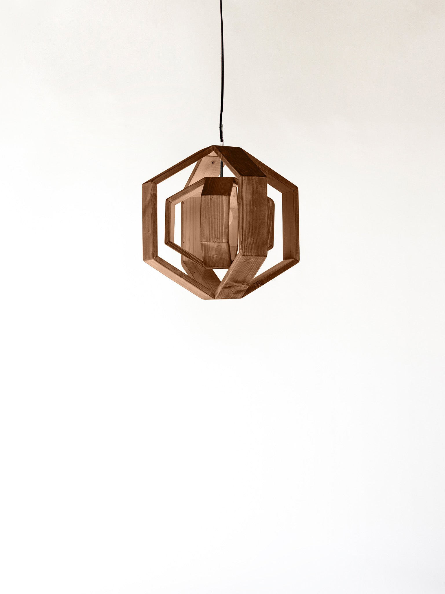 tamano=m&acabado-de-madera=cafe&color-de-cable=negro|08708cf4cd00e28d9719ee3b2c4e2db9