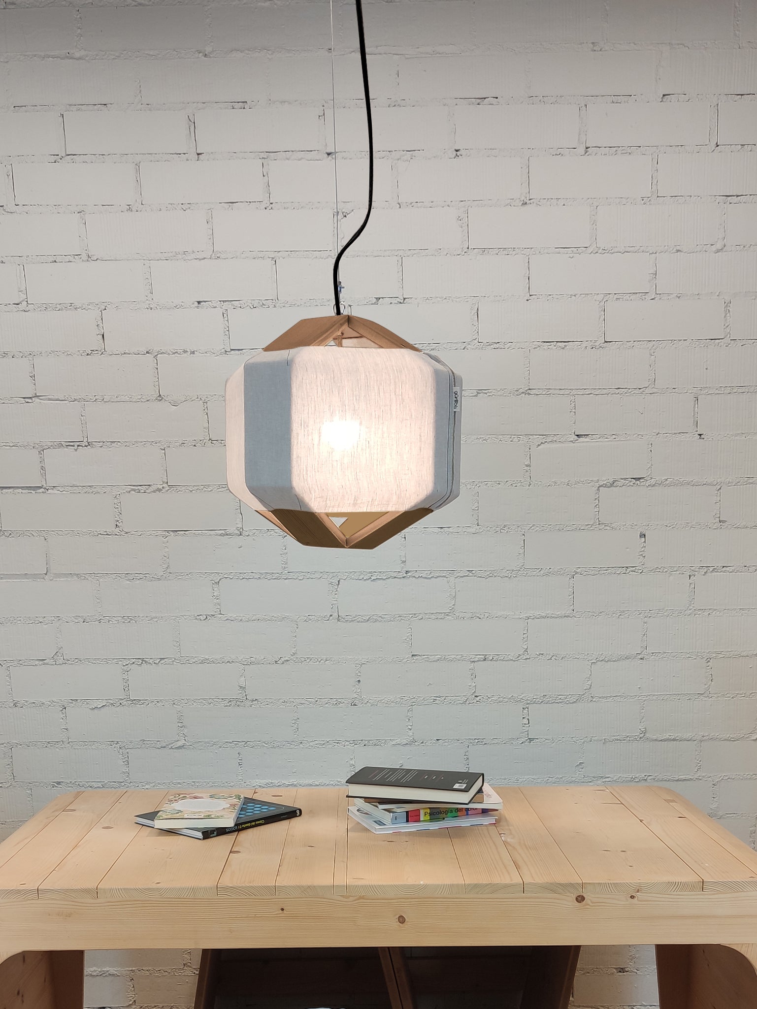 tamano=m&color=beige&acabado-de-madera=cafe&color-de-cable=negro|ed8b2e10a625fee81914e7b3ed8896ef