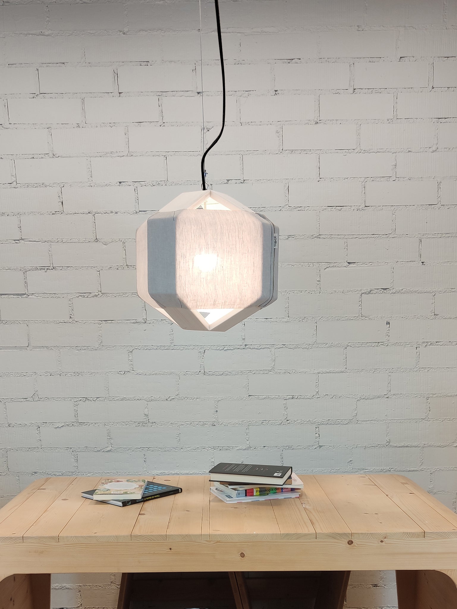 tamano=m&color=beige&acabado-de-madera=natural&color-de-cable=negro|2d9840d439d33cf3cfa2140b02b6ab4a