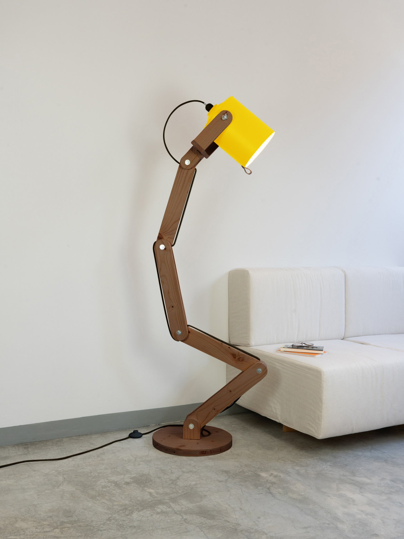 color=amarillo-claro&acabado-de-madera=cafe&color-de-cable=negro|557d0c88205e0b32ce076d91b8baa287