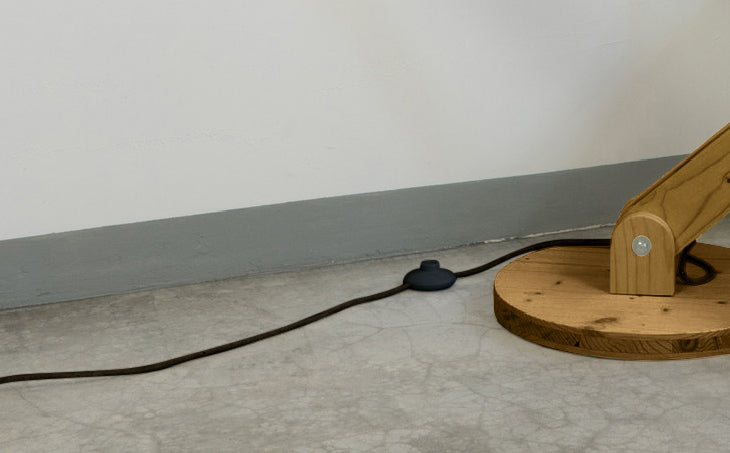 crop=color-de-cable&color=amarillo-claro&acabado-de-madera=caramelo&color-de-cable=negro|4603e8f6d8d5189ece0164d37ff34e92