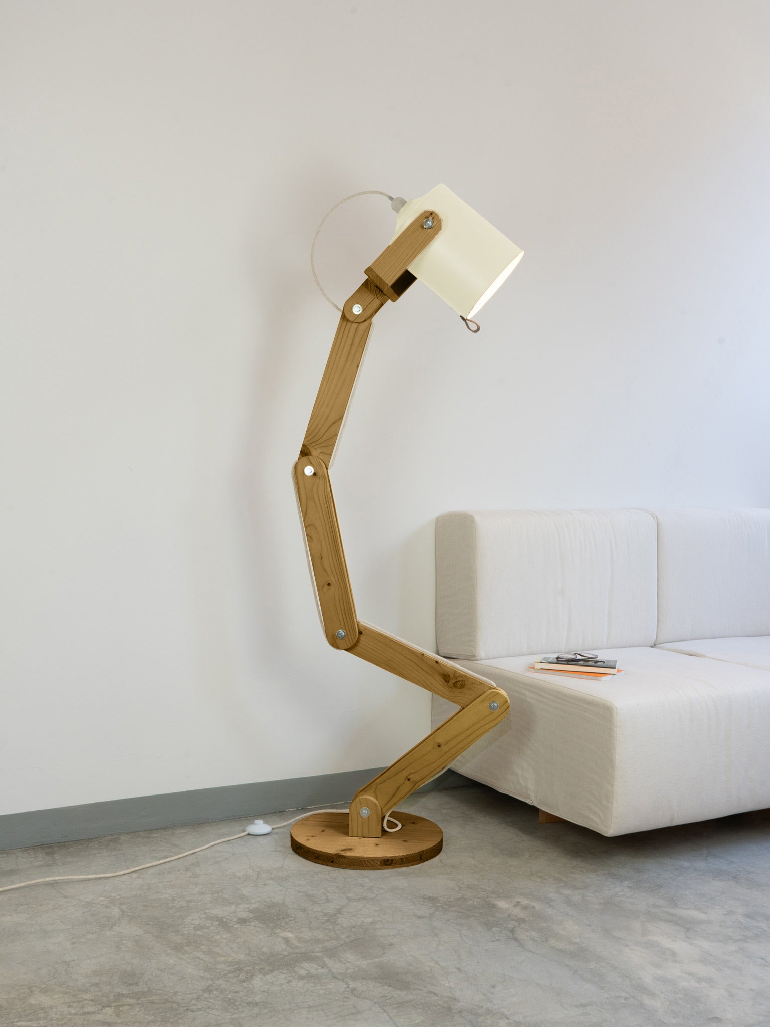 color=blanco-hueso&acabado-de-madera=caramelo&color-de-cable=beige|44025a7484c3baa00f4ae44bd868db08