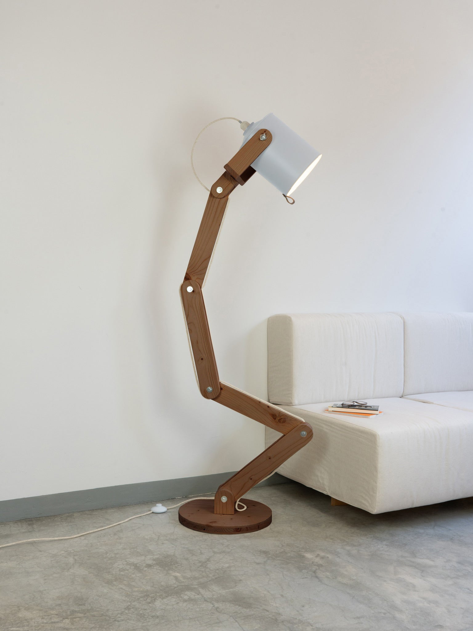 color=gris-perla&acabado-de-madera=cafe&color-de-cable=beige|a37160ea5a8b8cbd558152602e92e767