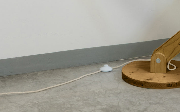crop=color-de-cable&color=gris-perla&acabado-de-madera=caramelo&color-de-cable=beige|b784cb9c688d5a80b21baf1893612bc5