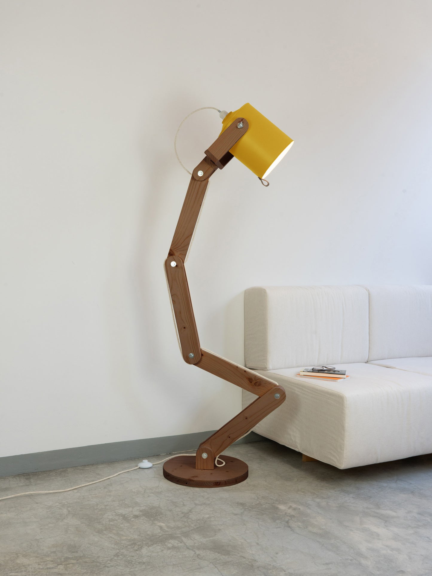color=mostaza&acabado-de-madera=cafe&color-de-cable=beige|0426c3a720646375a0a9ecda11341be2