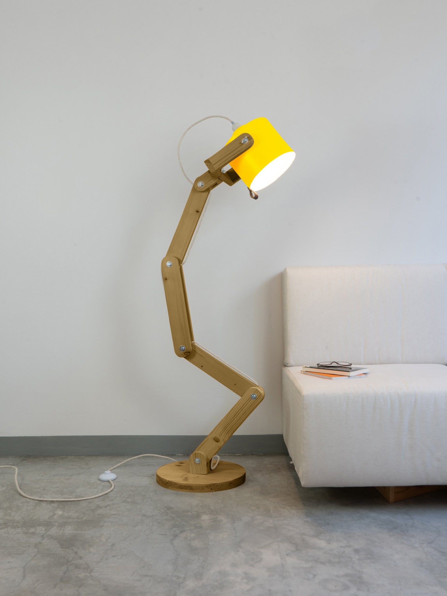 color=amarillo-claro&acabado-de-madera=caramelo&color-de-cable=beige|e1a1353be049f5dc49fb7196509537e6