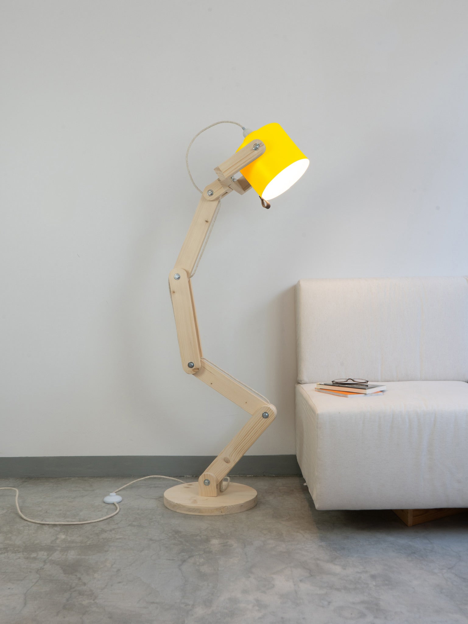 color=amarillo-claro&acabado-de-madera=natural&color-de-cable=beige|b2c634688f68866755d635d5ae705083