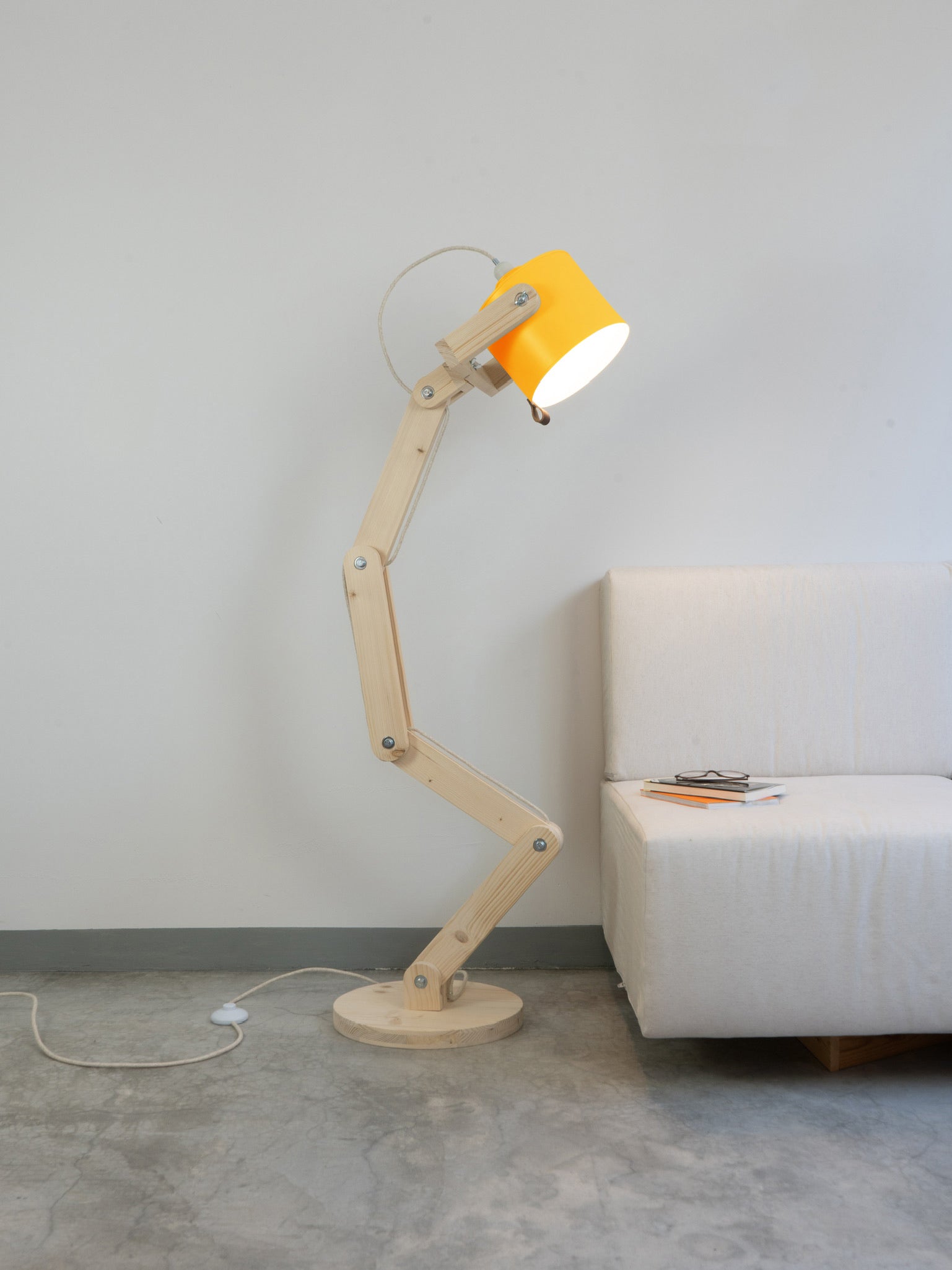 color=amarillo-yema&acabado-de-madera=natural&color-de-cable=beige|fe8c8e43d11210c44f64095b3f9d5ef3