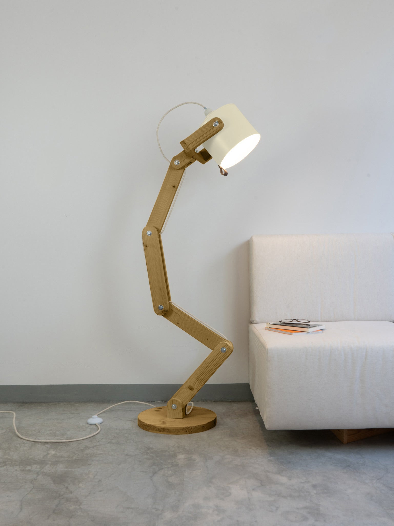 color=blanco-hueso&acabado-de-madera=caramelo&color-de-cable=beige|44025a7484c3baa00f4ae44bd868db08