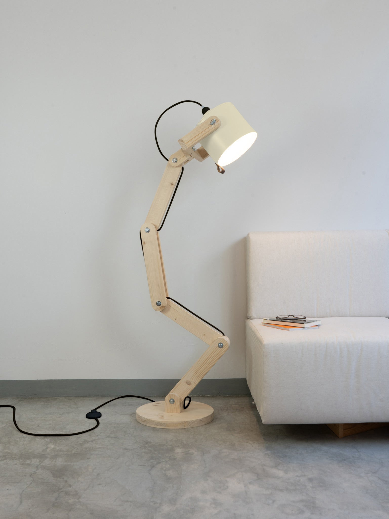 color=blanco-hueso&acabado-de-madera=natural&color-de-cable=negro|9bee63a36fb3d6076df0ce3fee1918a7