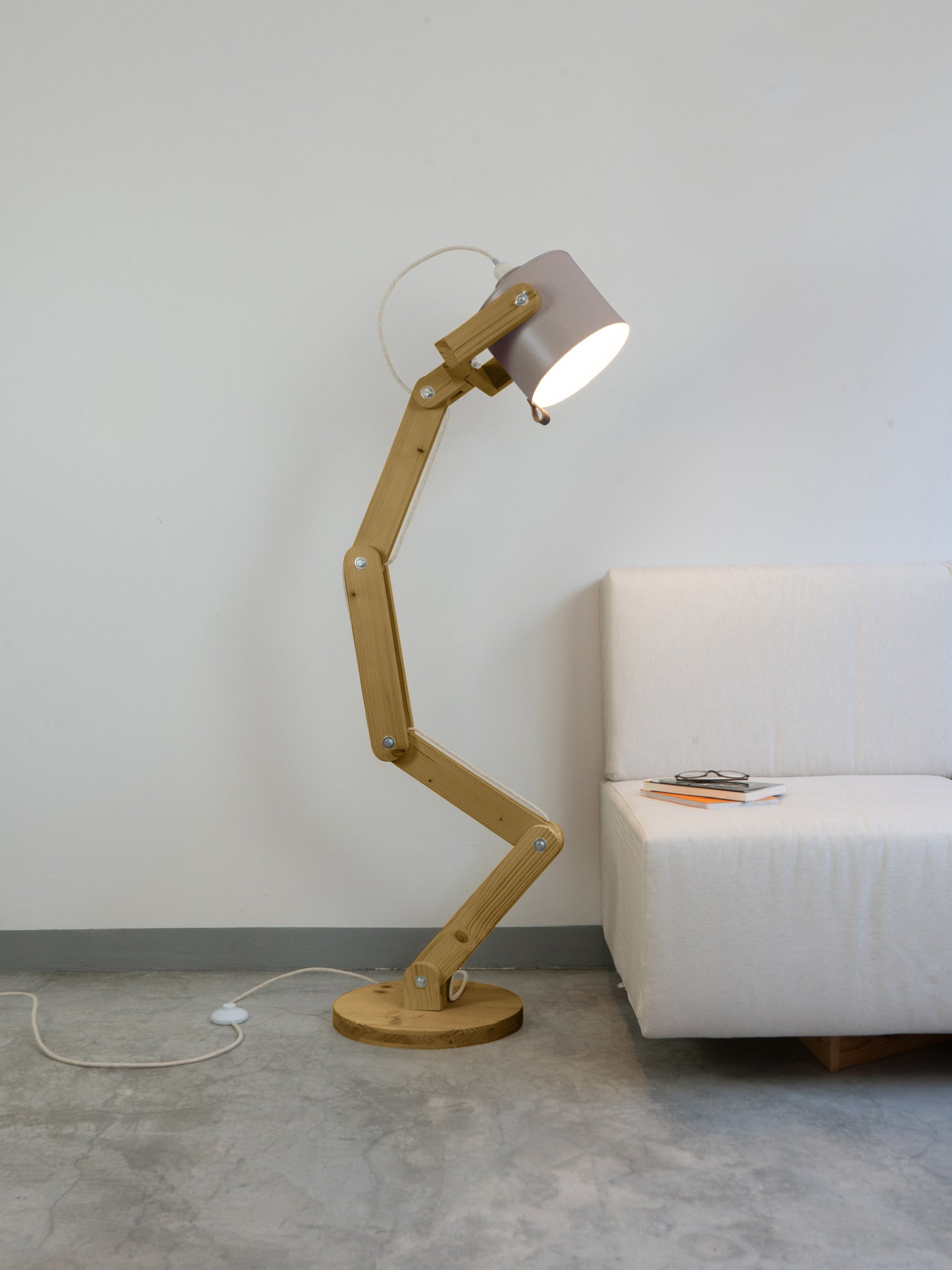 color=gris-koala&acabado-de-madera=caramelo&color-de-cable=beige|d478b14177e684baa25219733fd4a05c