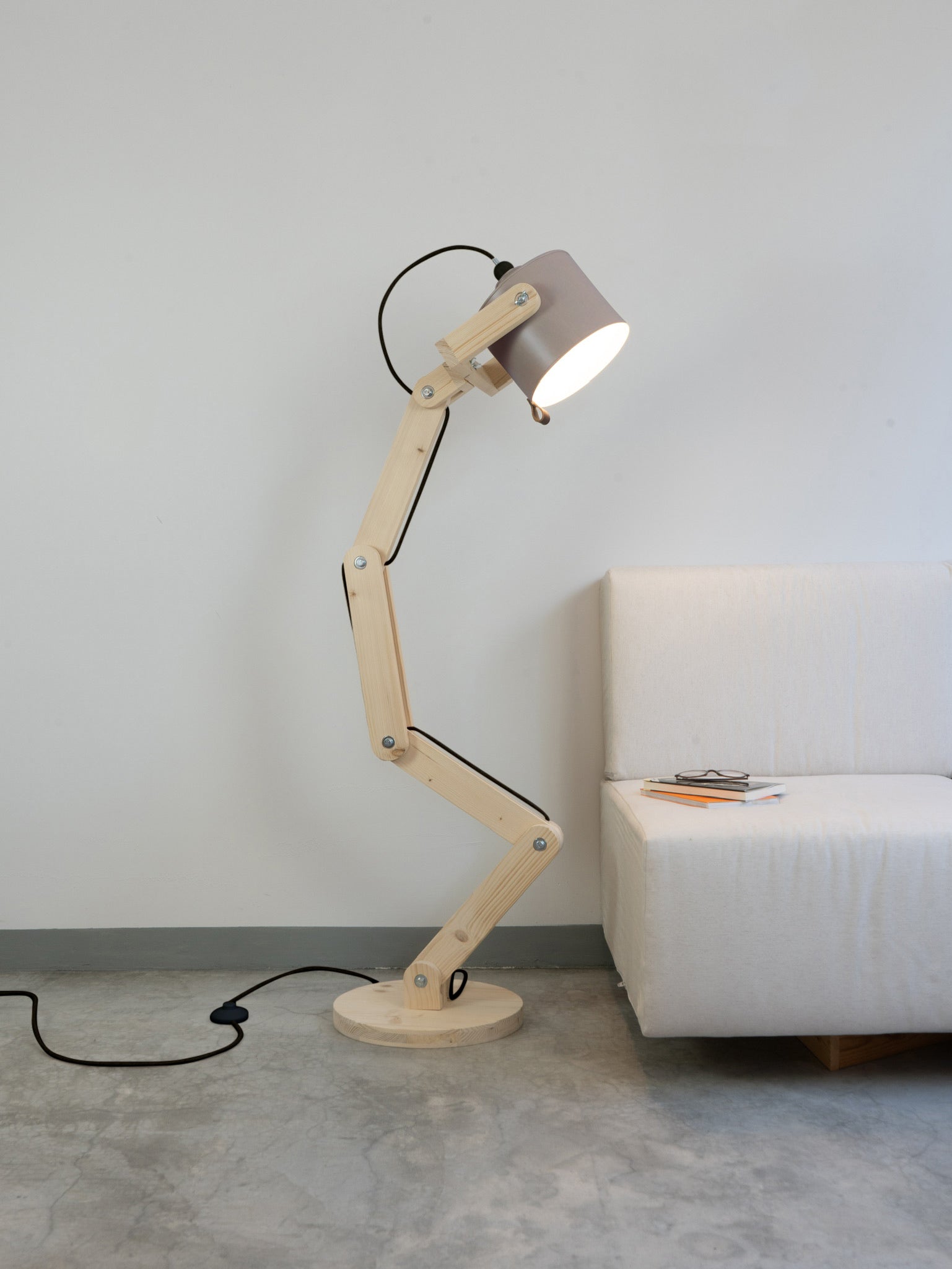 color=gris-koala&acabado-de-madera=natural&color-de-cable=negro|1aa36a0a42745a94c64ee11dbd2583b3