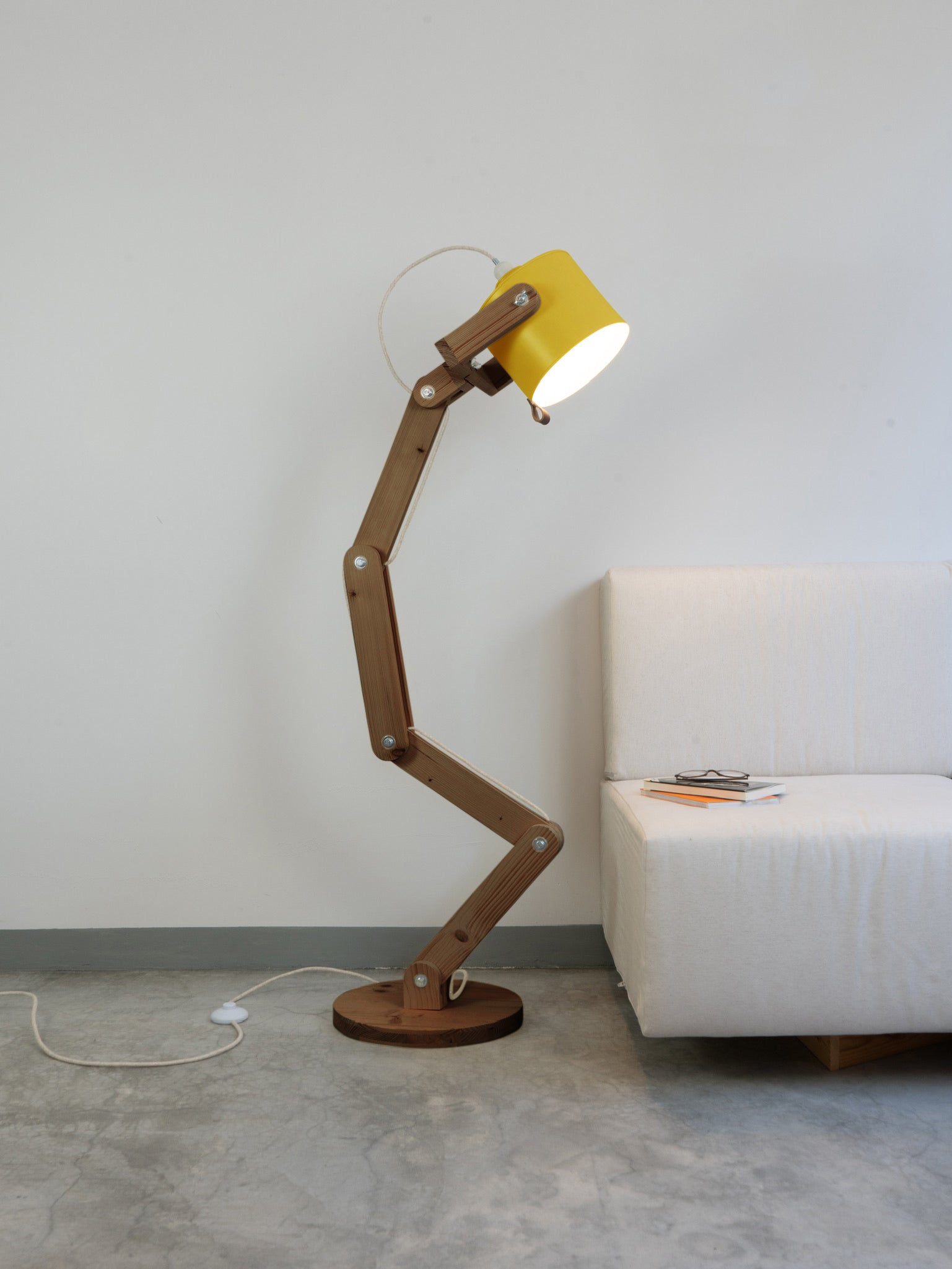 color=mostaza&acabado-de-madera=cafe&color-de-cable=beige|0426c3a720646375a0a9ecda11341be2