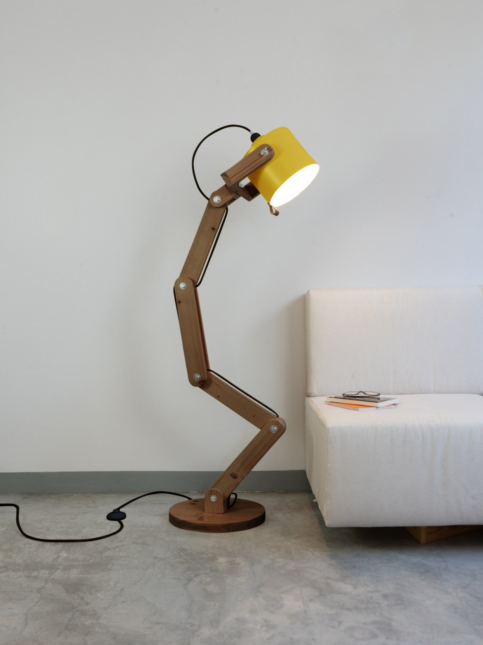 color=mostaza&acabado-de-madera=cafe&color-de-cable=negro|d3bd638c1d1ff7c755513021e466fc91