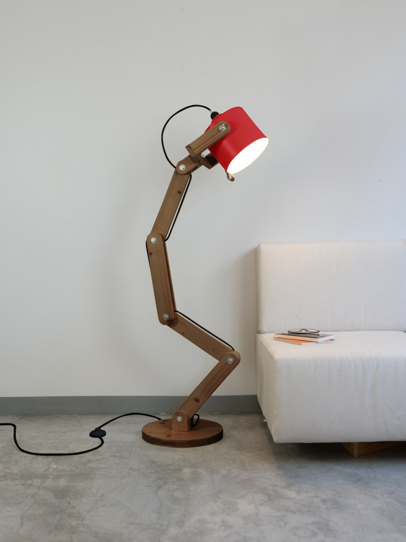 color=rojo-claro&acabado-de-madera=cafe&color-de-cable=negro|5b24cd50c6bc4e2351f5cd795b0d6e1a