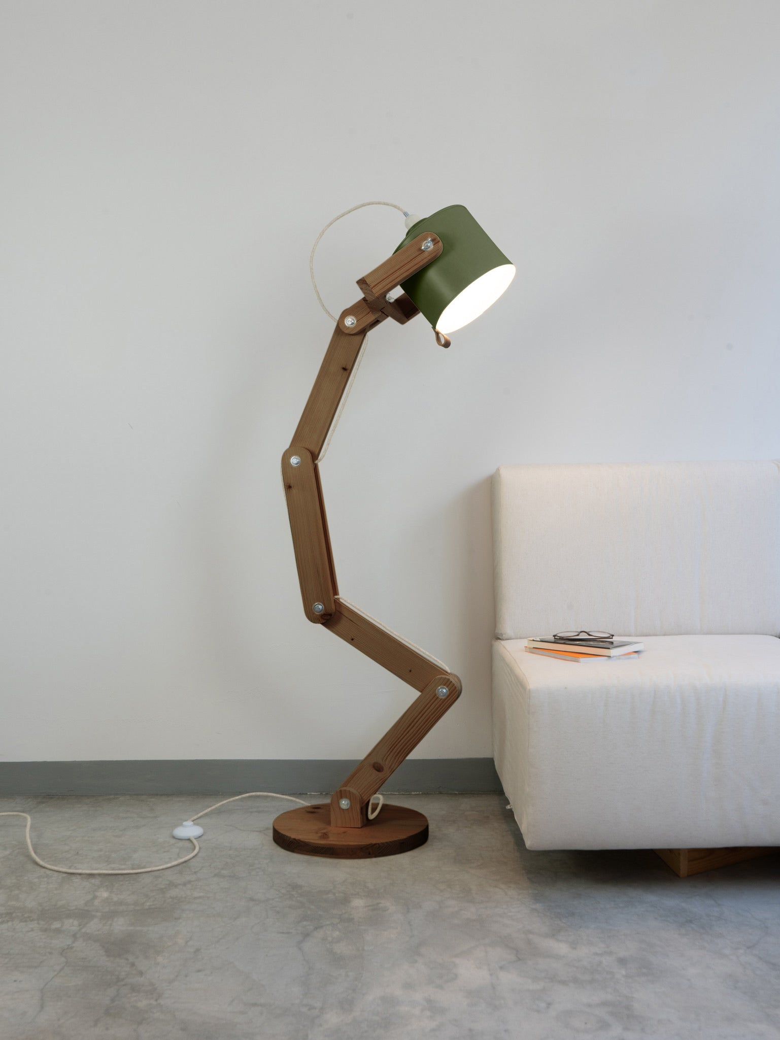 color=verde-comarca&acabado-de-madera=cafe&color-de-cable=beige|fc5a6b3c4ce9d324210a46a2389a9c40