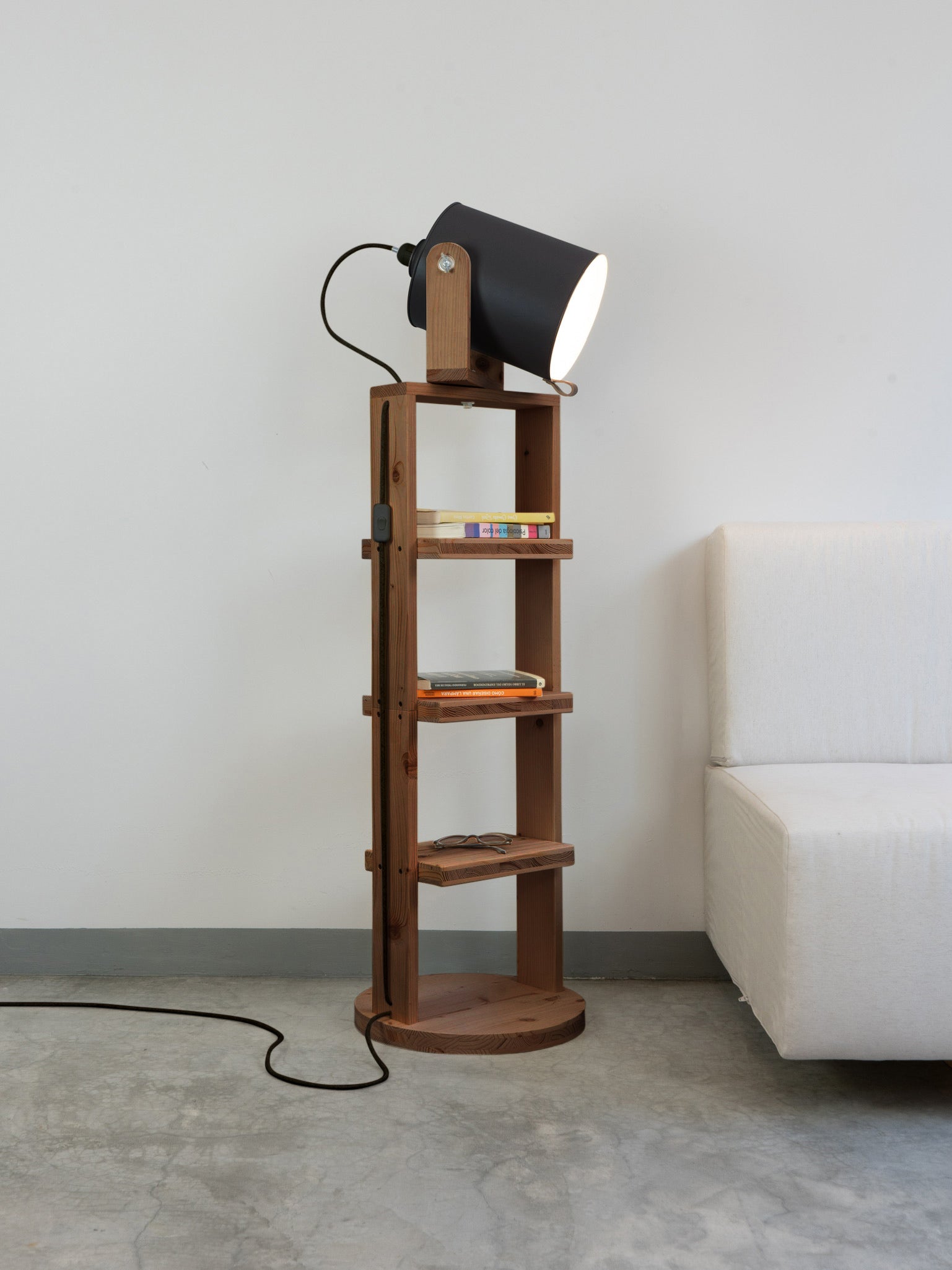 color=gris-antracita&acabado-de-madera=cafe&color-de-cable=negro|f76ed33cd662561db3f1598a7544288f