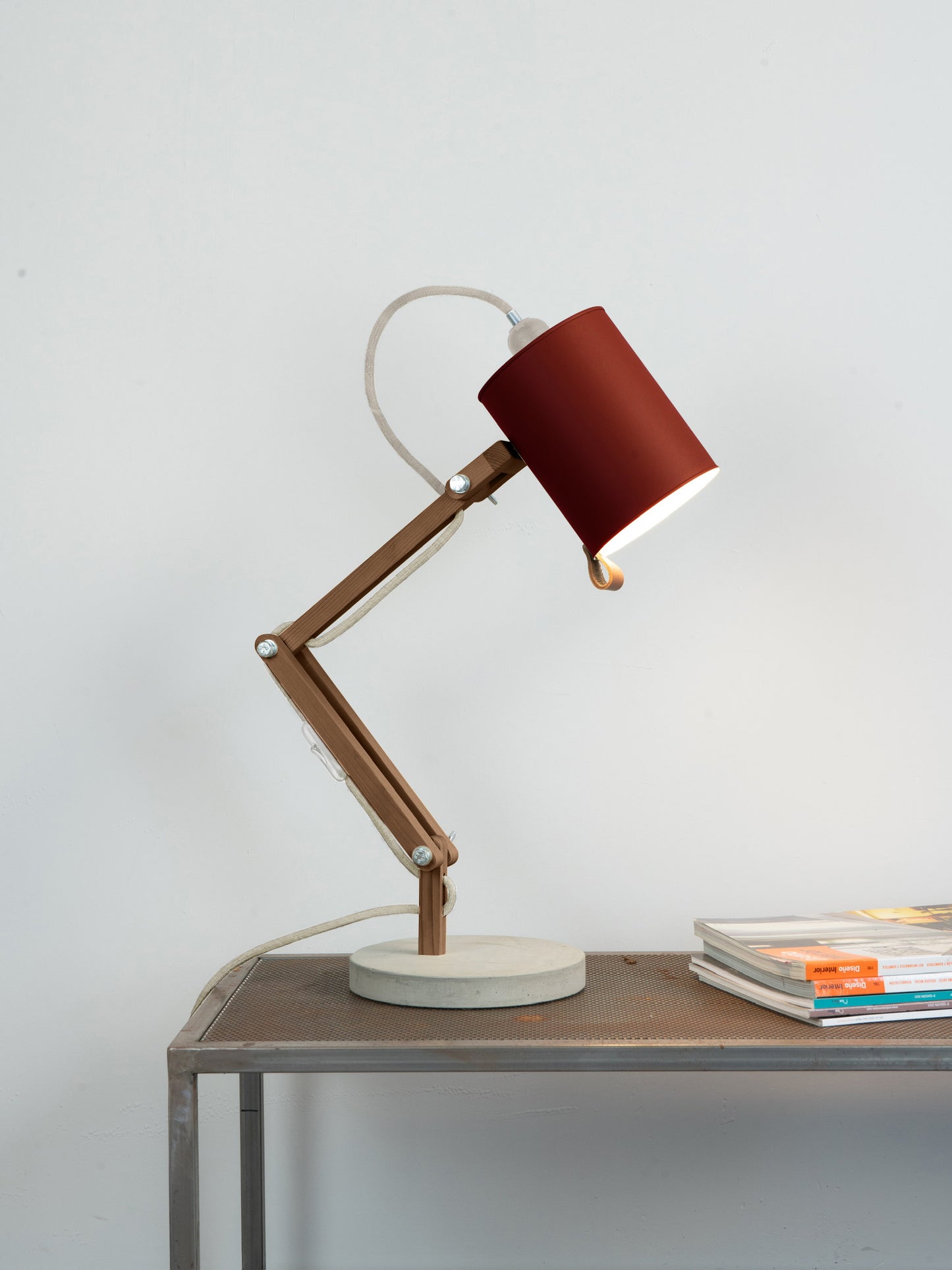 color=rojo-vino&acabado-de-madera=cafe&color-de-cable=beige|1b5edea0f5945b013eb33c5ae0afef42