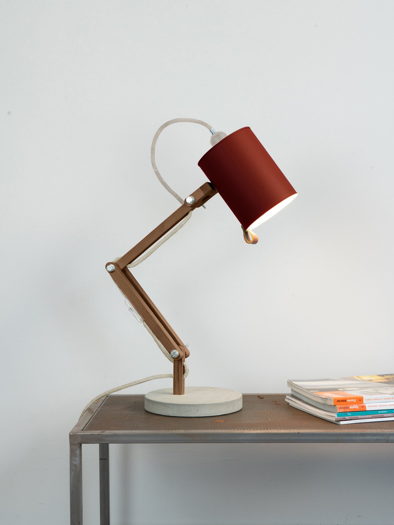 color=rojo-vino&acabado-de-madera=cafe&color-de-cable=beige|1b5edea0f5945b013eb33c5ae0afef42