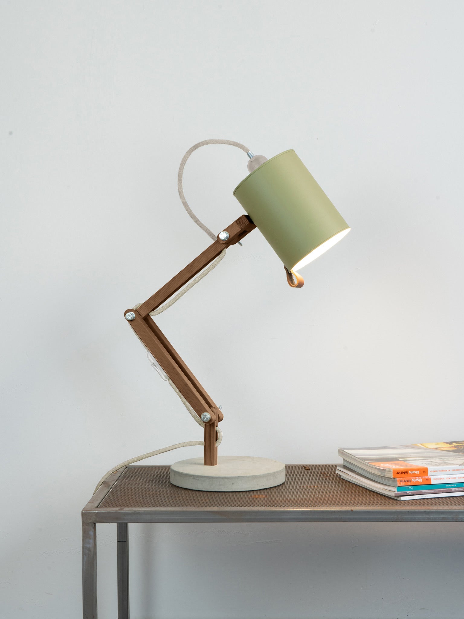 color=verde-bonsai&acabado-de-madera=cafe&color-de-cable=beige|3b439c91c22795824b1bb399308657b6