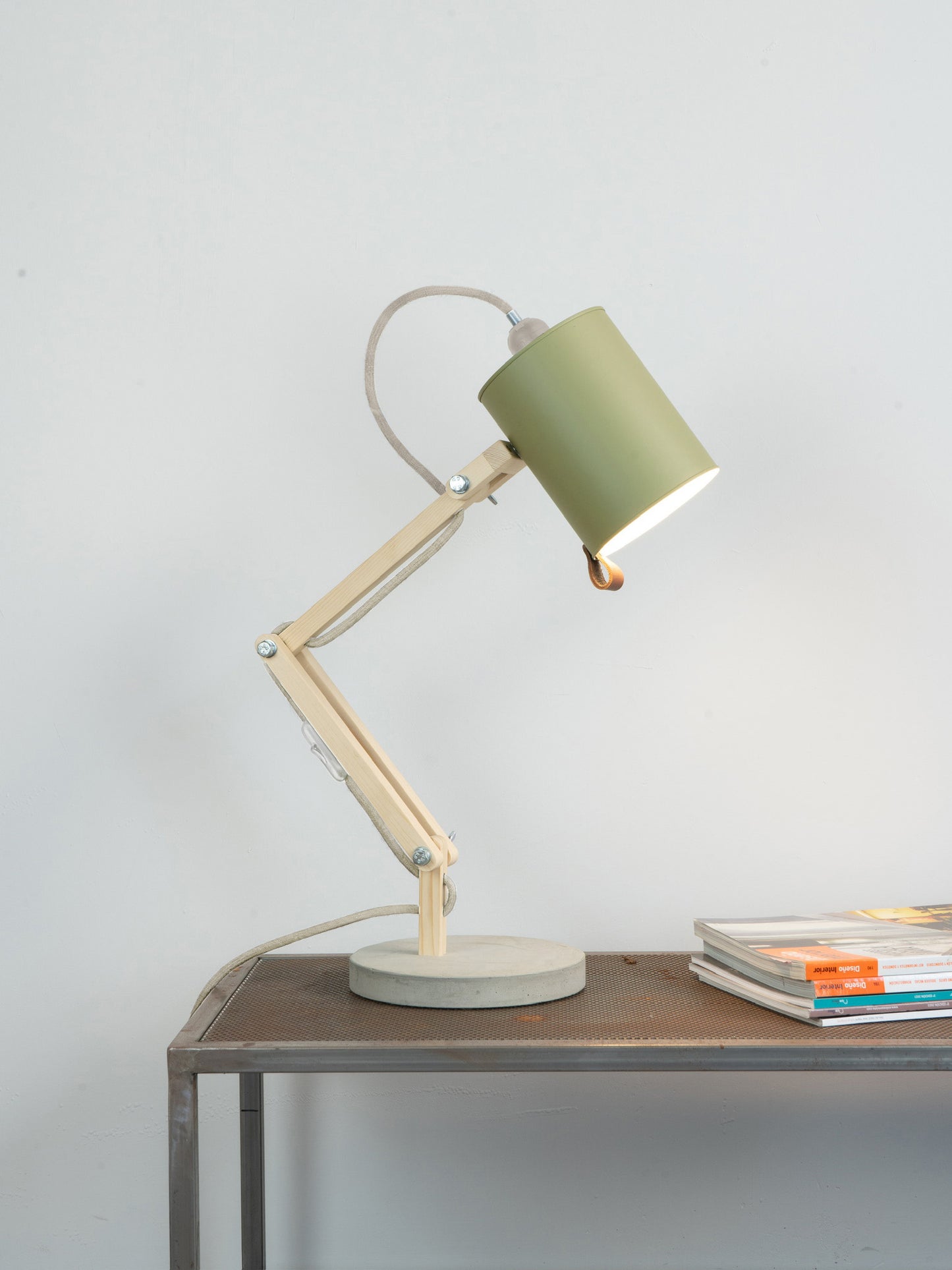 color=verde-bonsai&acabado-de-madera=natural&color-de-cable=beige|e3a9b1007dd732c8096961cfba26d2ce