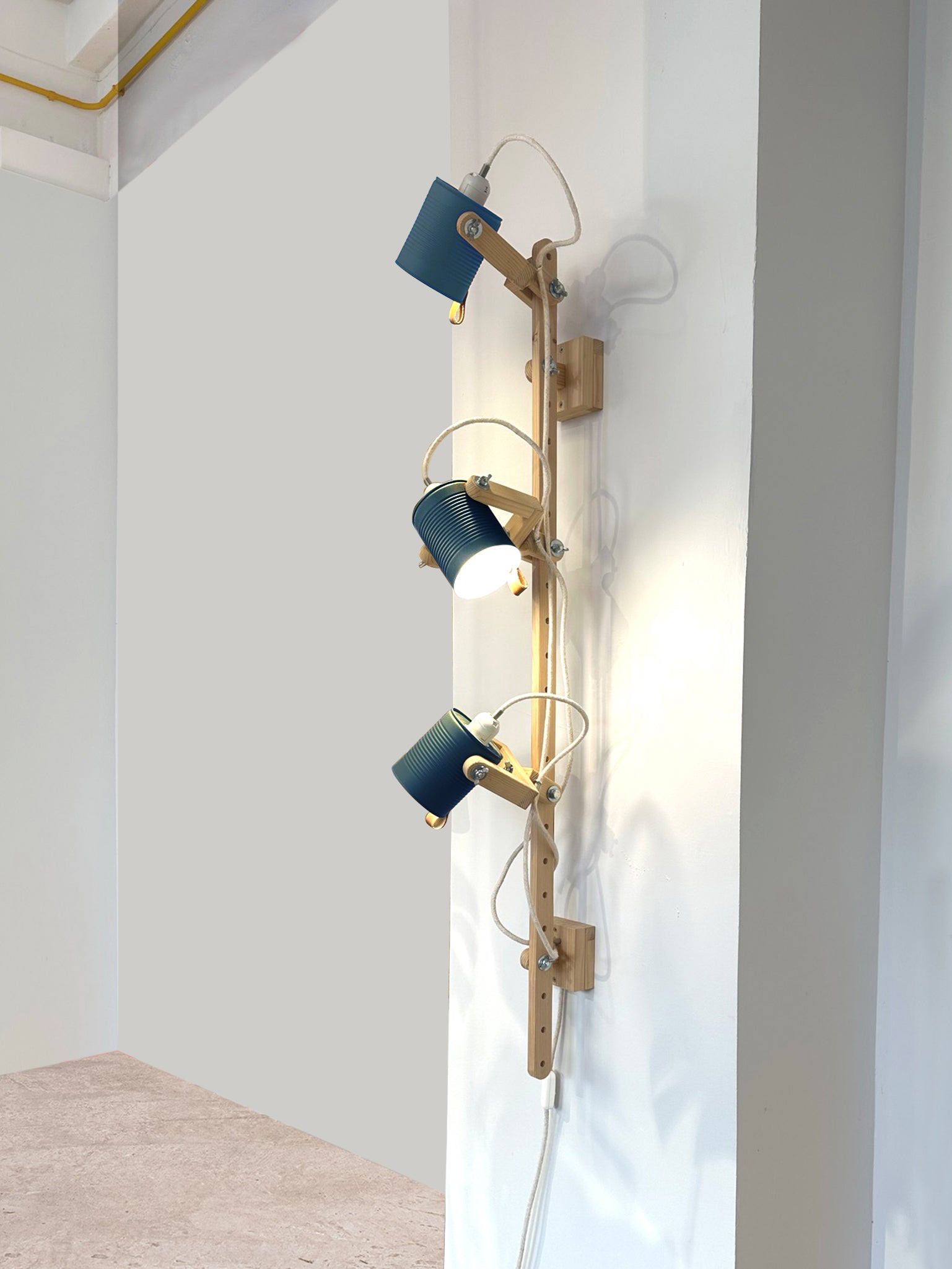 color=azul-oscuro&acabado-de-madera=natural&color-de-cable=beige|6305bc75c06f8e34dc62c30b04e9d0df