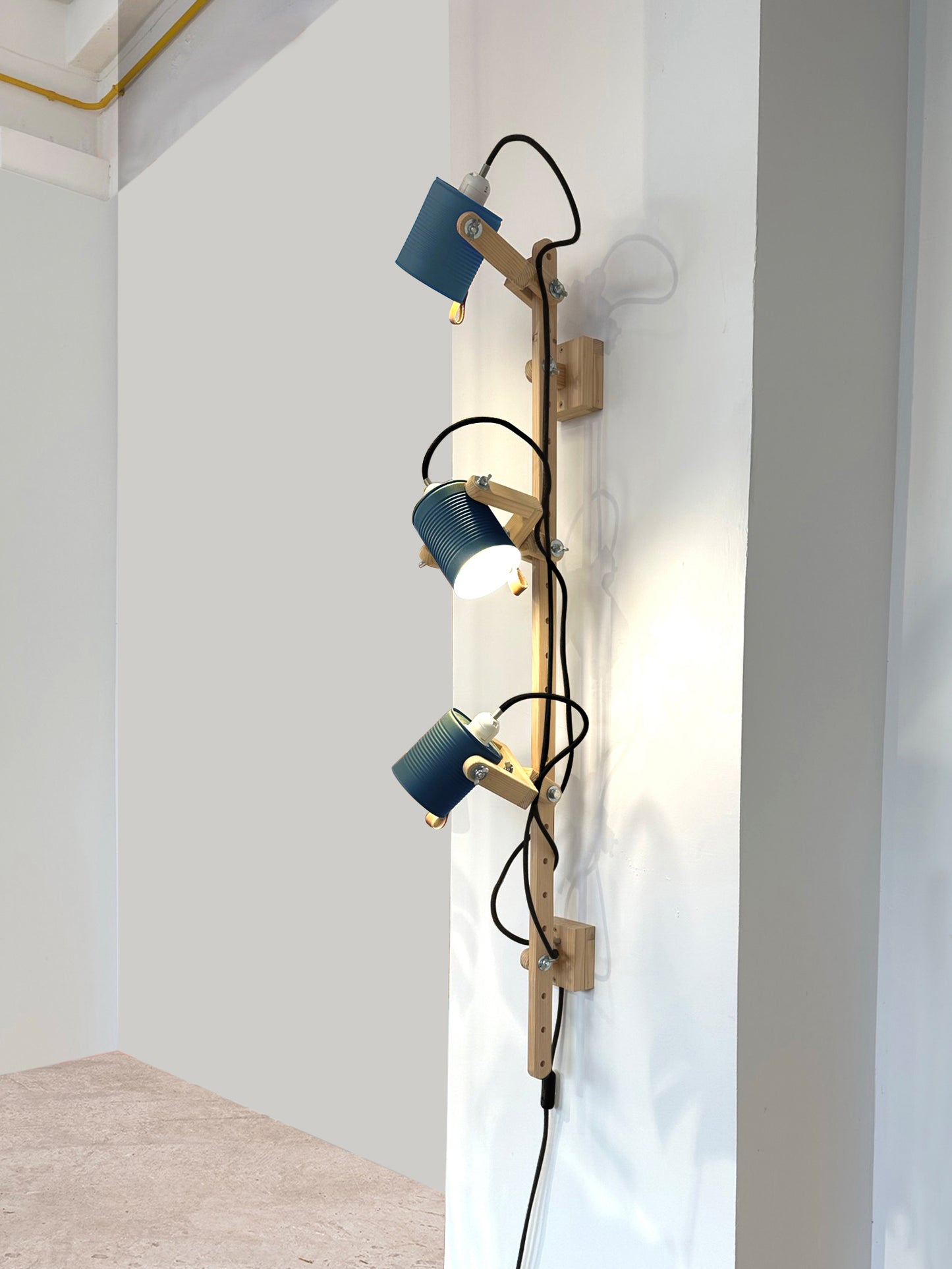 color=azul-oscuro&acabado-de-madera=natural&color-de-cable=negro|59262782e44c842402a56d557b1959c3