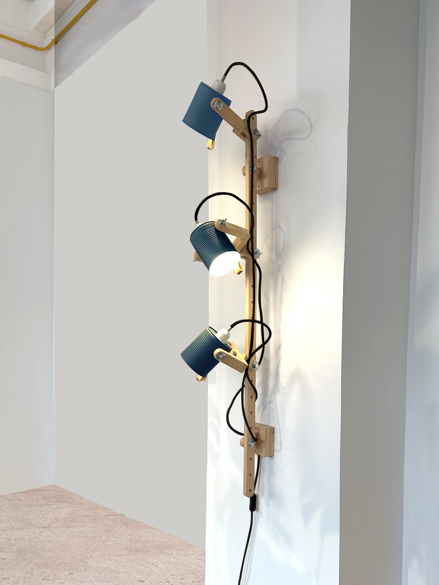 color=azul-oscuro&acabado-de-madera=natural&color-de-cable=negro|59262782e44c842402a56d557b1959c3