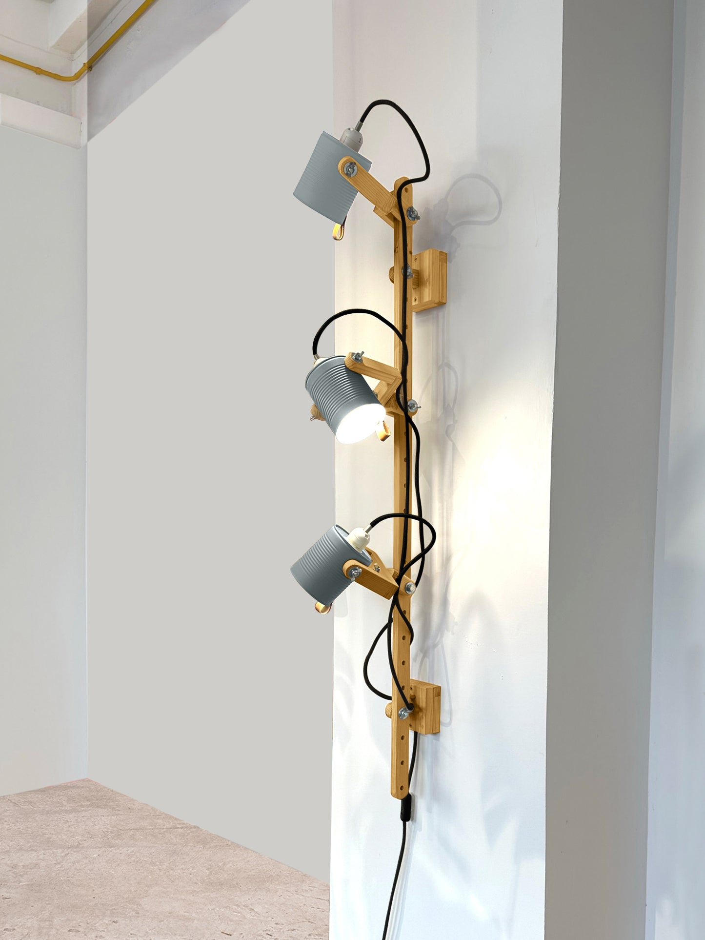 color=gris-perla&acabado-de-madera=caramelo&color-de-cable=negro|c059365fc0772ef81884ce9c7c847a4c