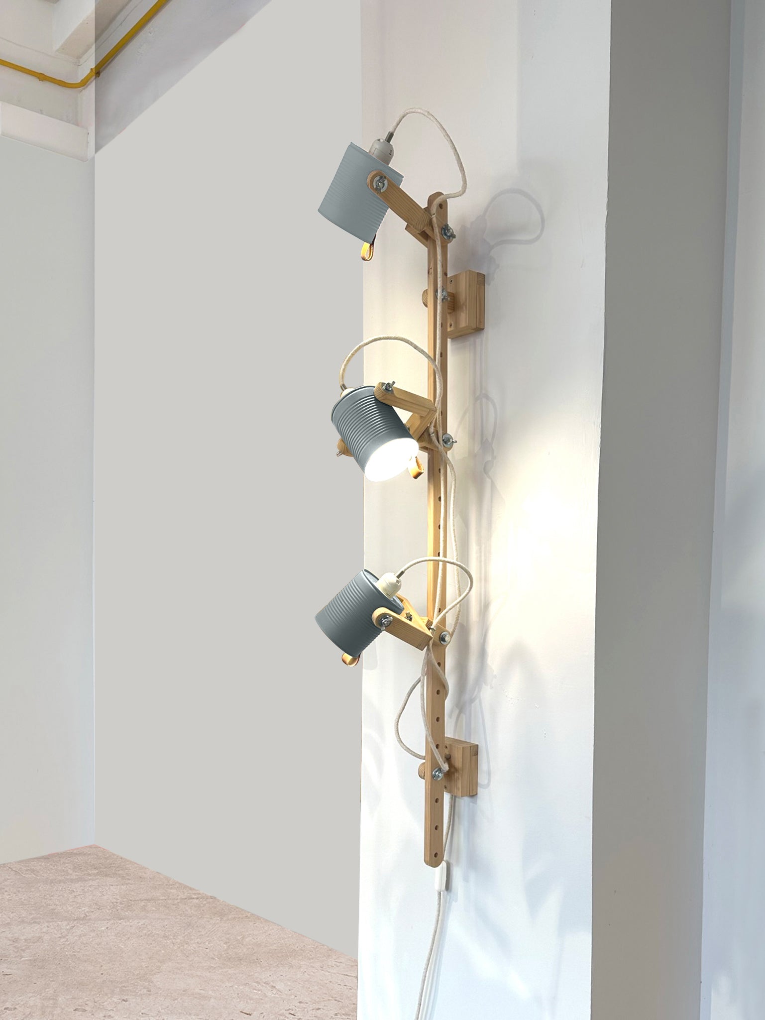 color=gris-perla&acabado-de-madera=natural&color-de-cable=beige|e7f082d7ea7c94a3d12432df5fc655e9