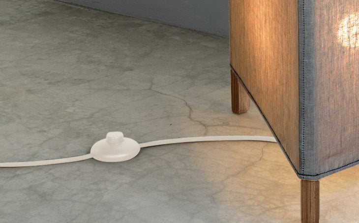 crop=color-de-cable&tamano=l&color=gris&acabado-de-madera=cafe&color-de-cable=beige|5a96e996a24db3a129a20eb2fc2abecd