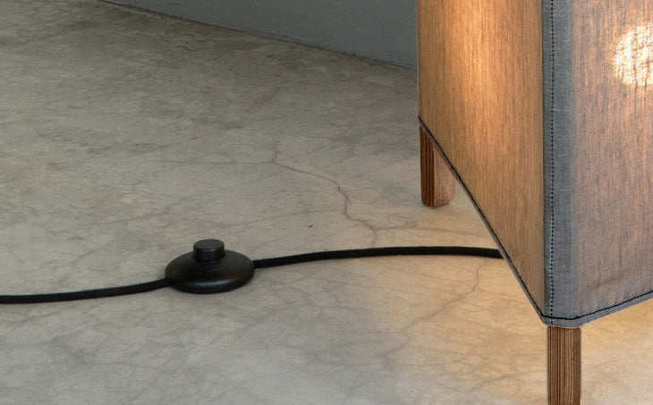 crop=color-de-cable&tamano=l&color=gris&acabado-de-madera=cafe&color-de-cable=negro|9faa3fc88a3100f2de7007fbeeadf4c1