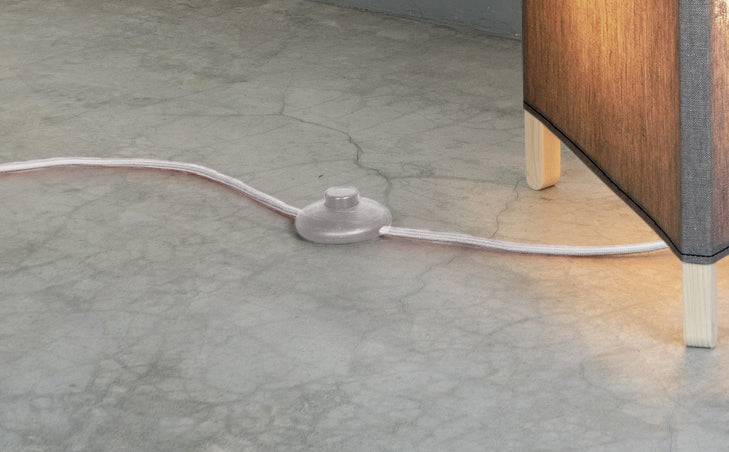 crop=color-de-cable&tamano=m&color=gris&acabado-de-madera=natural&color-de-cable=beige|f97864b186f29aa343ce5e8e6ec9200c