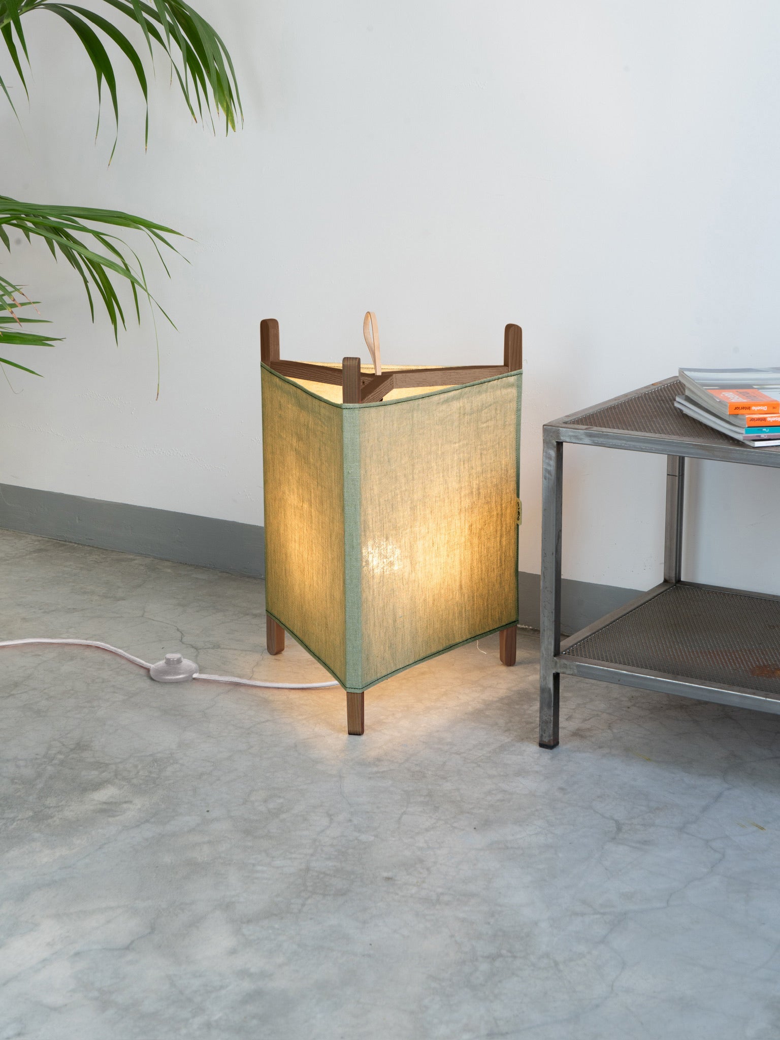 tamano=m&color=verde&acabado-de-madera=cafe&color-de-cable=beige|b327237c072b034d2db312df6b8f669f