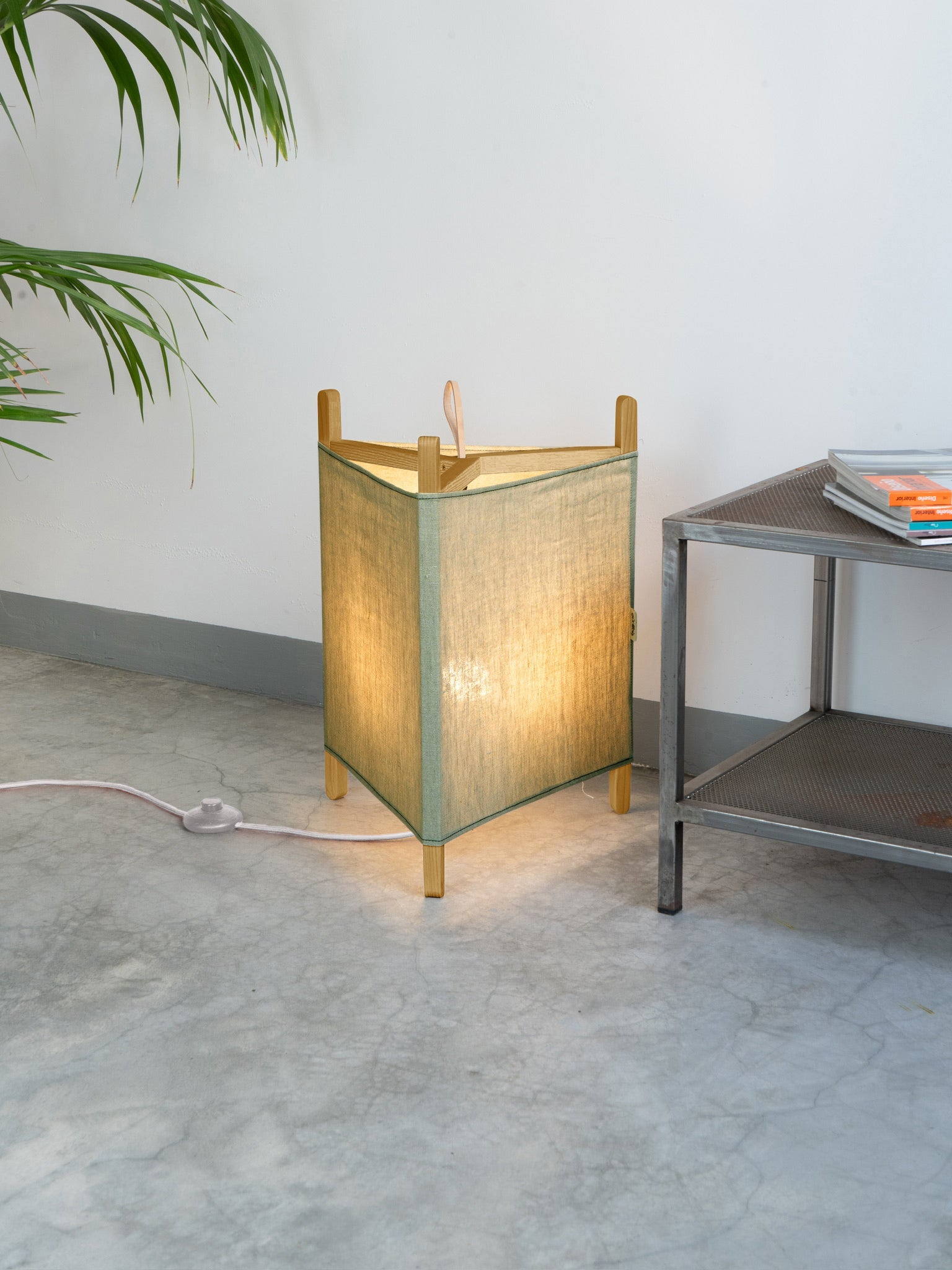 tamano=m&color=verde&acabado-de-madera=caramelo&color-de-cable=beige|01a6690f793d95f790d7d93e5191eabb