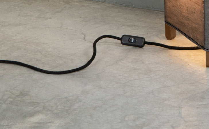 crop=color-de-cable&tamano=s&color=gris&acabado-de-madera=cafe&color-de-cable=negro|87acc2eedfcbc430beda41989a311d9a